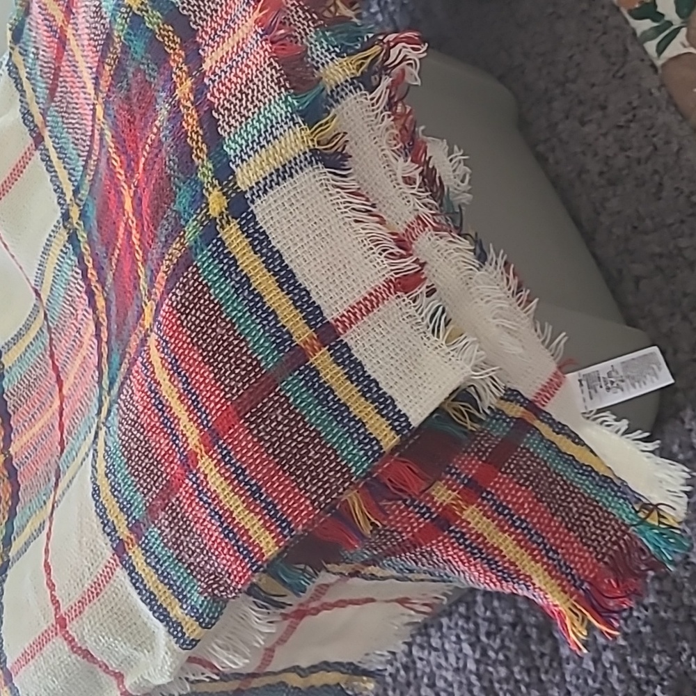 Like new Old Navy scarf wrap mustard cream reds blue green lightweight soft